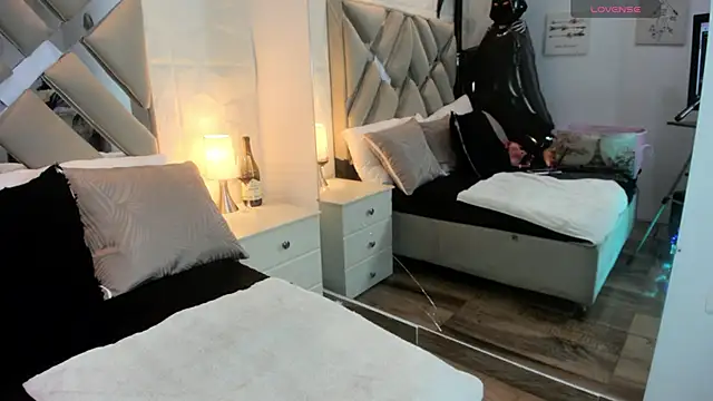 raquell moore online show from October 2025 11:44:02 AM