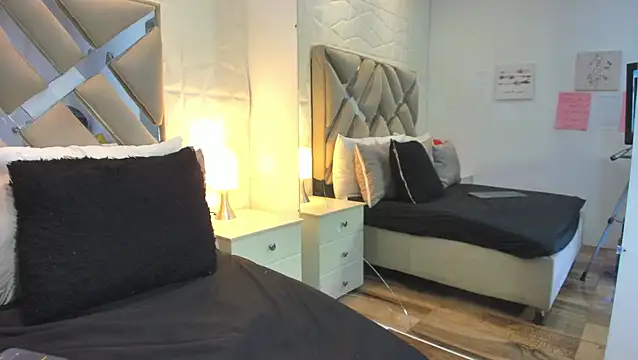 raquell moore online show from March 2026 12:01:01 PM