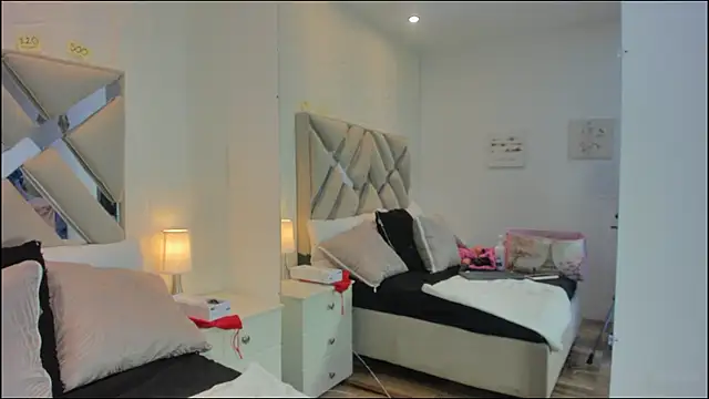 raquell moore online show from December 2025 11:42:01 AM