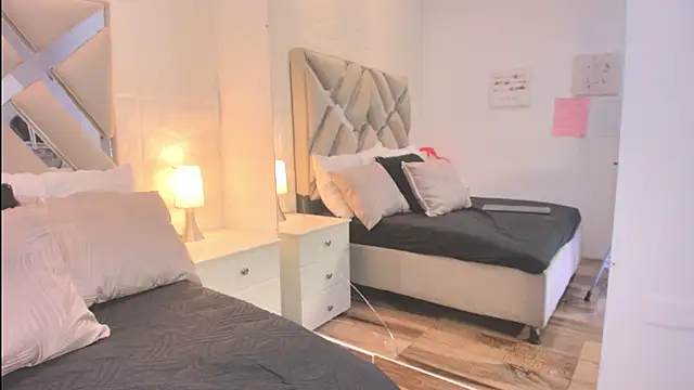 raquell moore online show from March 2026 12:15:01 PM