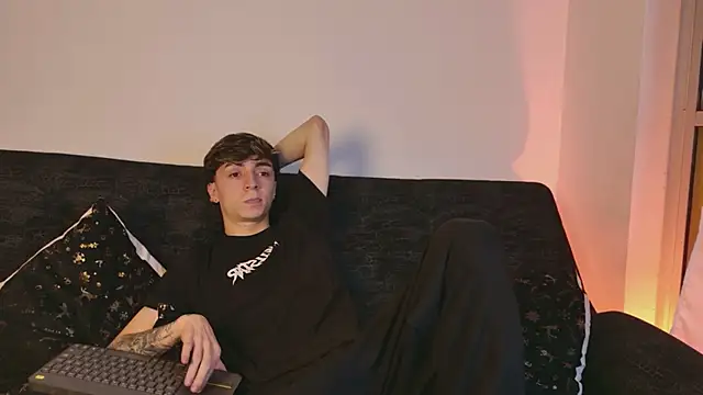 Snapshot of ethan_and_ava chatting on February 2026 02:29:01 AM ethan and ava online show from February 2026 02:29:01 AM