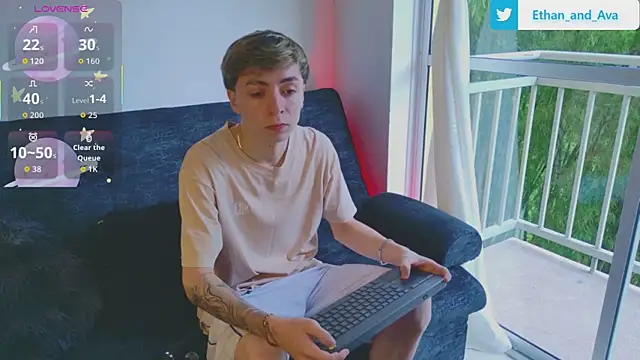 ethan and ava online show from October 2025 12:48:02 PM