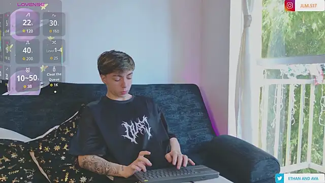 ethan and ava online show from December 2025 12:48:01 PM