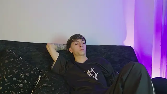 Snapshot of ethan_and_ava chatting on February 2026 02:19:02 AM ethan and ava online show from February 2026 02:19:02 AM