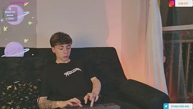 Snapshot of ethan_and_ava chatting on January 2026 02:17:01 AM ethan and ava online show from January 2026 02:17:01 AM