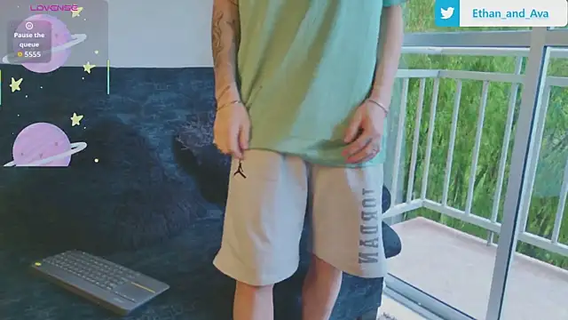 ethan and ava online show from October 2025 01:00:01 PM