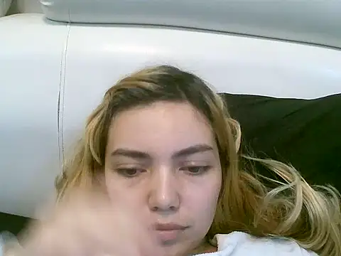 VittoriaTaylor online show from October 2025 07:04:02 PM