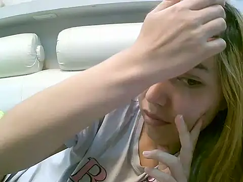 VittoriaTaylor online show from October 2025 12:23:02 AM