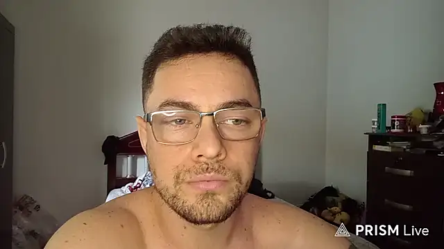 Snapshot of Dyllan__ chatting on May 2026 01:42:01 PM Dyllan online show from May 2026 01:42:01 PM
