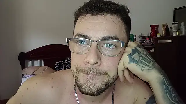 Snapshot of Dyllan__ chatting on May 2026 02:15:01 PM Dyllan online show from May 2026 02:15:01 PM