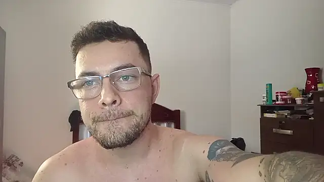 Snapshot of Dyllan__ chatting on May 2026 03:00:02 PM Dyllan online show from May 2026 03:00:02 PM