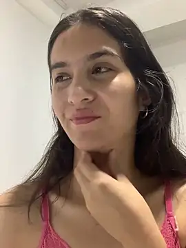 Bella still online show from November 2025 01:16:02 PM