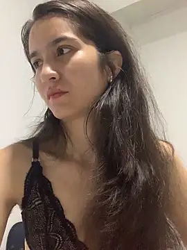 Bella still online show from October 2025 01:22:02 PM