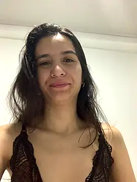 Bella still online show from October 2025 01:21:02 PM