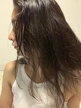 Bella still online show from November 2025 01:26:02 PM