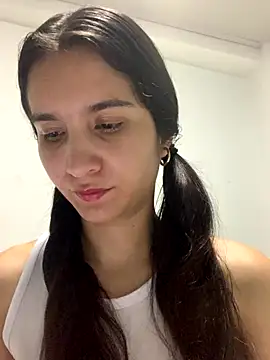 Bella still online show from November 2025 01:15:01 PM