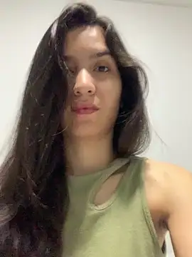 Bella still online show from September 2025 01:06:01 PM