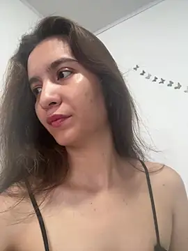Bella still online show from May 2026 02:04:02 PM