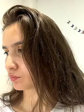 Bella still online show from December 2025 12:13:02 AM