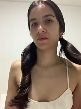 Bella still online show from November 2025 01:44:02 PM