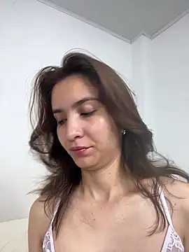 Snapshot of Bella_still chatting on June 2026 02:01:01 PM Bella still online show from June 2026 02:01:01 PM