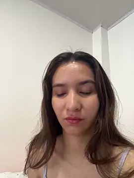 Bella still online show from April 2026 01:50:01 PM