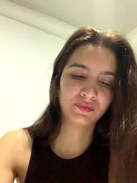 Bella still online show from December 2025 01:10:01 PM