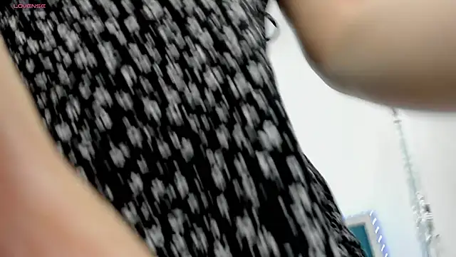 novaaskyy online show from November 2025 11:33:02 AM