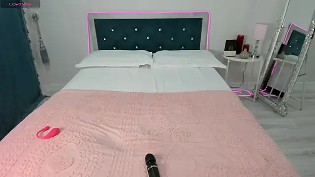 novaaskyy online show from April 2026 02:43:02 PM