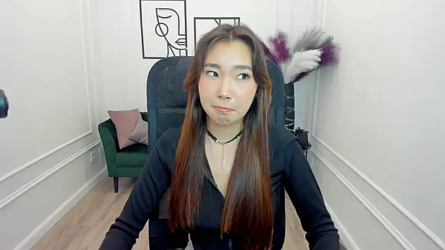 AnnaReyla online show from November 2025 07:18:02 PM