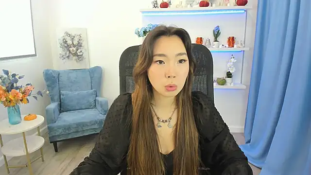 AnnaReyla online show from October 2025 11:21:02 AM