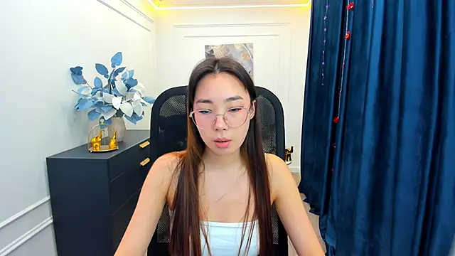 AnnaReyla online show from November 2025 11:32:02 AM