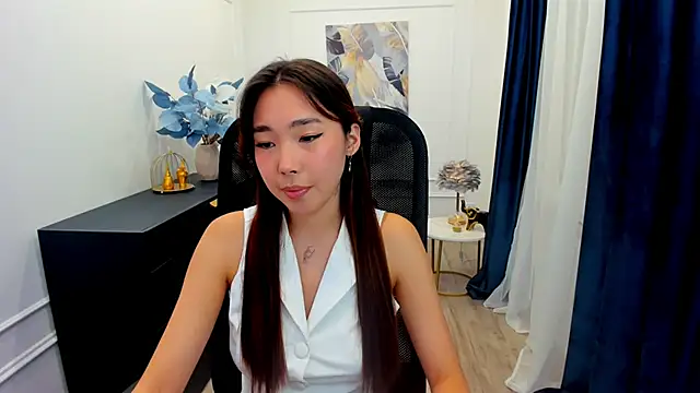 AnnaReyla online show from September 2025 11:43:01 AM