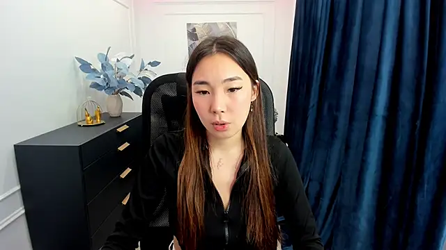 AnnaReyla online show from September 2025 04:50:02 AM