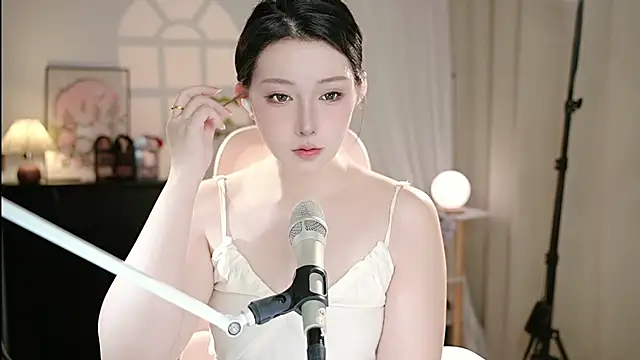 Dou-Dou-er online show from September 2025 12:44:02 PM