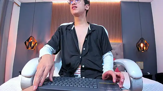 Cum hunters online show from September 2025 03:35:01 AM