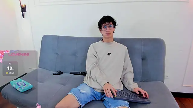 Snapshot of Cum_hunters chatting on June 2026 03:12:02 AM Cum hunters online show from June 2026 03:12:02 AM