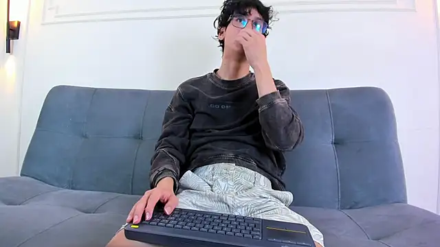 Snapshot of Cum_hunters chatting on June 2026 03:26:01 AM Cum hunters online show from June 2026 03:26:01 AM