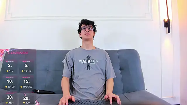 Snapshot of Cum_hunters chatting on June 2026 03:04:01 AM Cum hunters online show from June 2026 03:04:01 AM