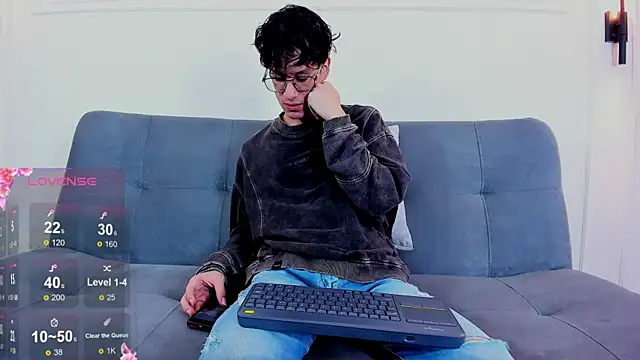 Snapshot of Cum_hunters chatting on June 2026 03:12:02 AM Cum hunters online show from June 2026 03:12:02 AM