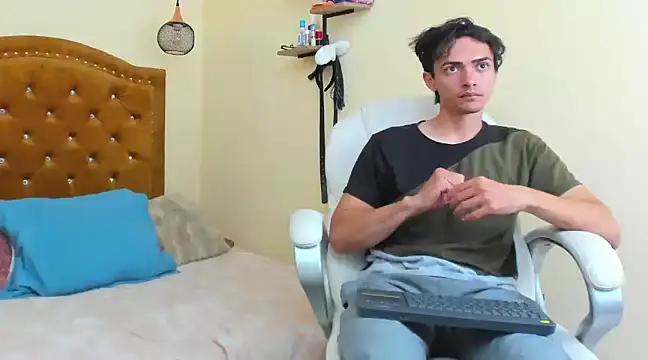 Snapshot of Uzcategui_addams chatting on January 2025 02:43:01 PM Uzcategui addams online show from January 2025 02:43:01 PM