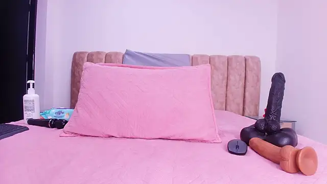 Auroraa miller online show from November 2025 11:54:01 AM