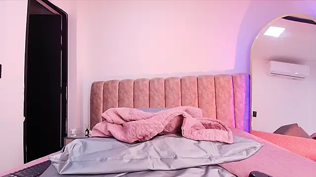 Auroraa miller online show from January 2026 12:01:01 PM