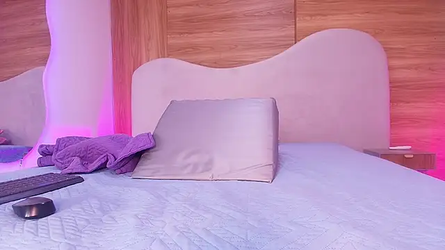 Auroraa miller online show from March 2026 03:06:01 AM