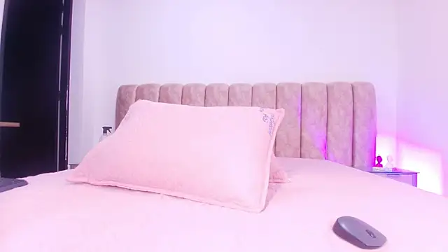 Auroraa miller online show from November 2025 11:53:02 AM