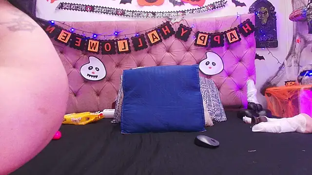 Auroraa miller online show from October 2025 11:53:02 AM
