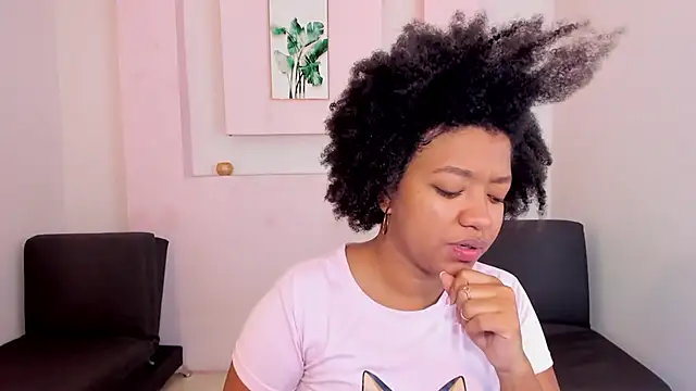 AishaHil online show from January 2025 12:01:01 PM