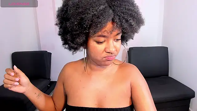 AishaHil online show from January 2025 06:00:01 PM