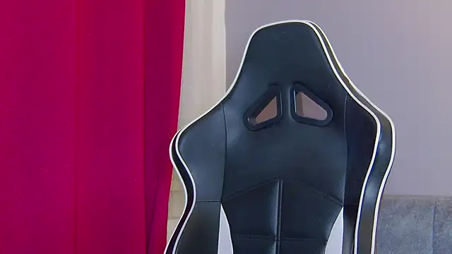 Snapshot of Eva_Lovvia_ chatting on February 2025 10:39:01 PM Eva Lovvia  online show from February 2025 10:39:01 PM