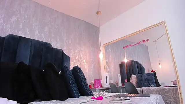 Isis ariany  online show from September 2025 12:25:02 PM